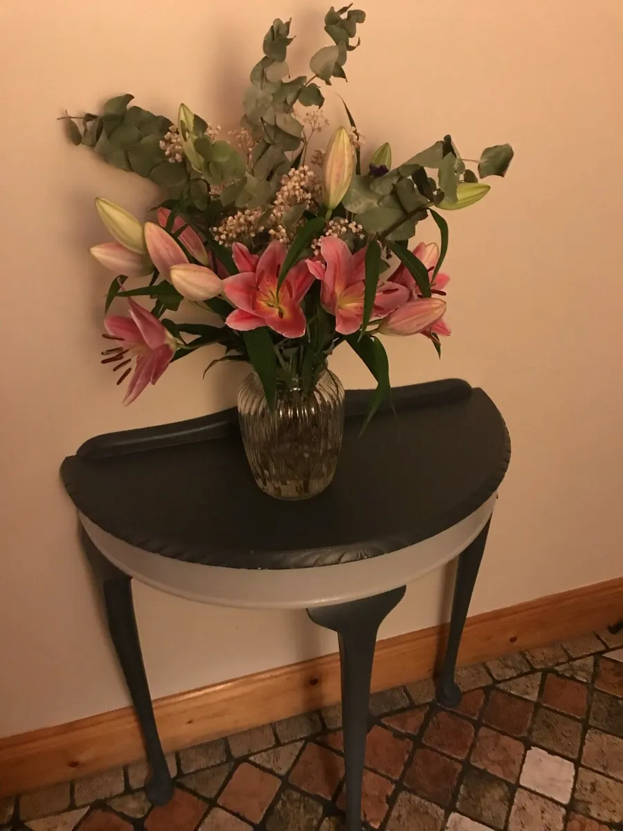 Half moon hall table. - Image 2