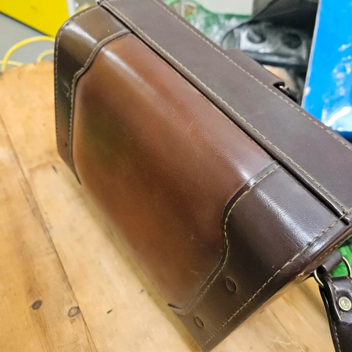 Vintage camera bag - Image 2