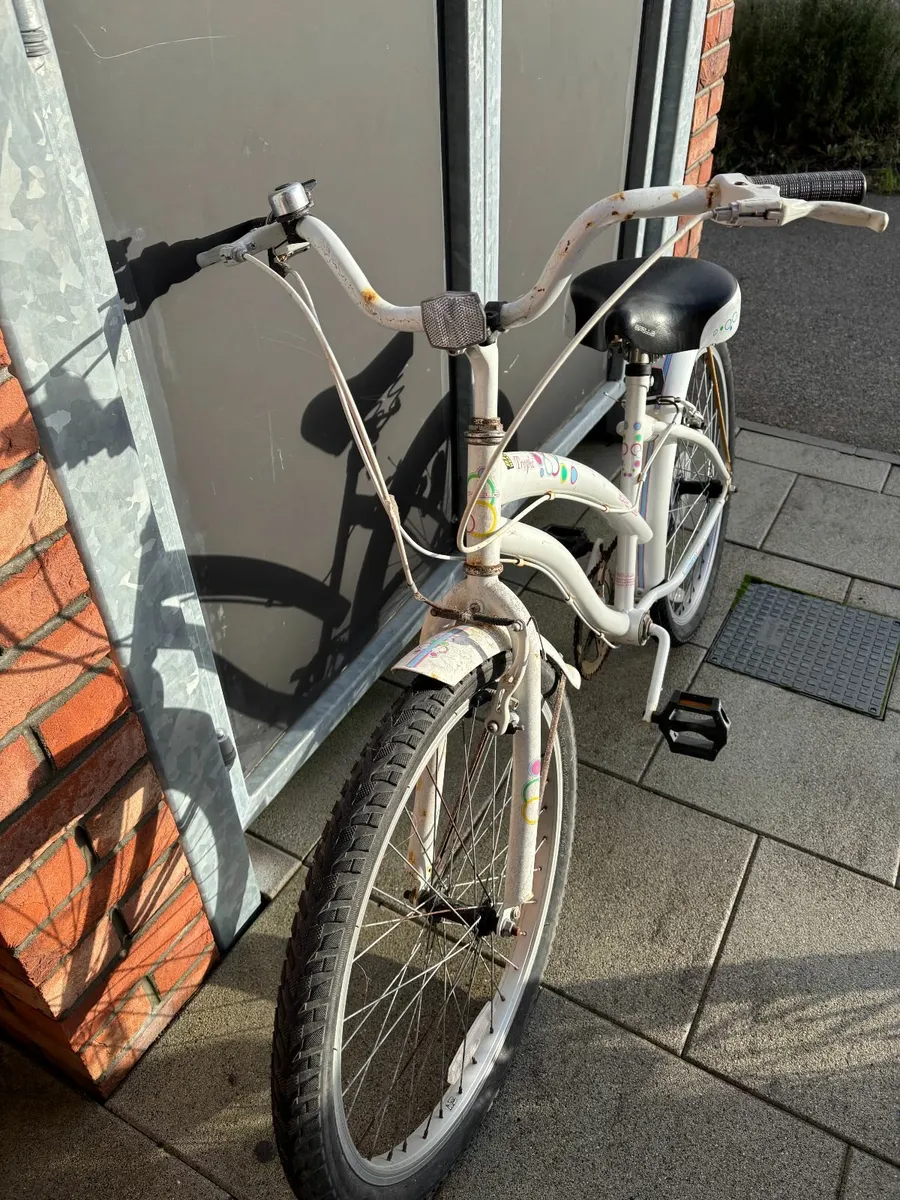 Girls bike 22 inch- 9 to 12 years old - Image 3