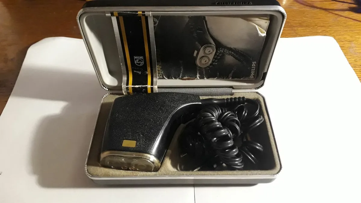 Vintage Philips Electric Shavers - Image 4