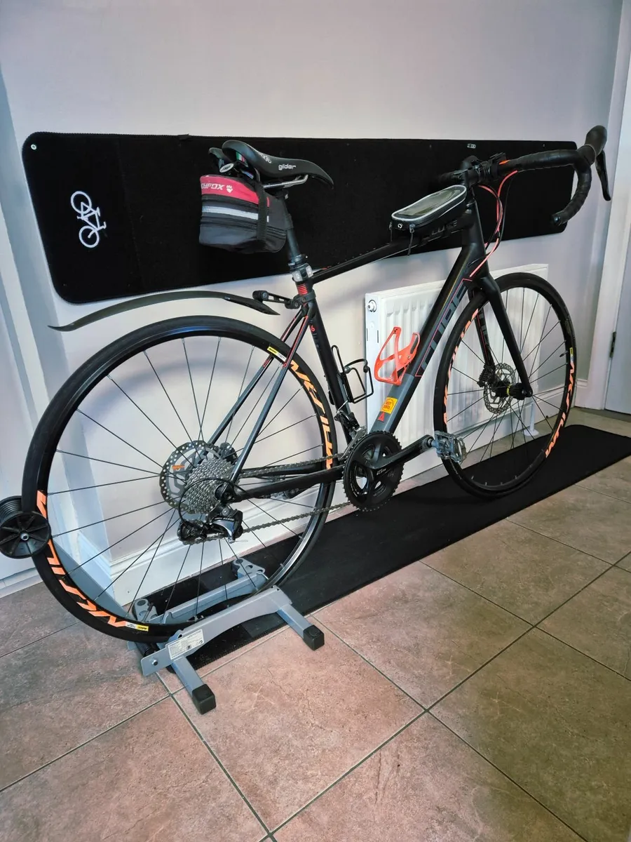 Road bike - Image 1