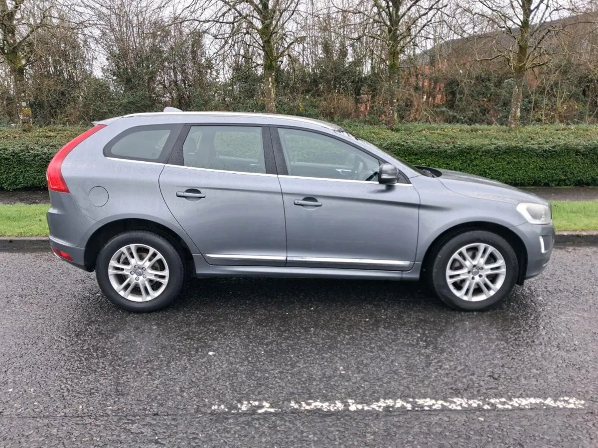 2015 Volvo XC60 2.0L D4 SE Lux Nav Geartronic - Image 2