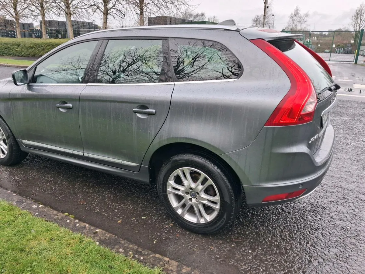 2015 Volvo XC60 2.0L D4 SE Lux Nav Geartronic - Image 4