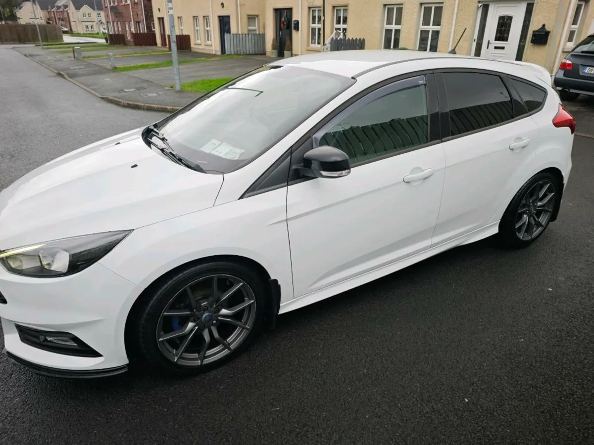 FORD FOCUS ST LINE with ST Kit - Image 2