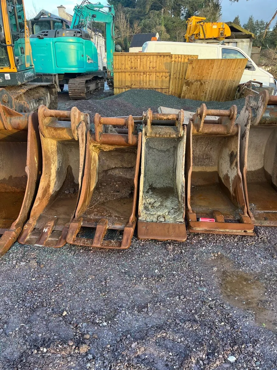 Buckets 65 and 70 mm pins - Image 1