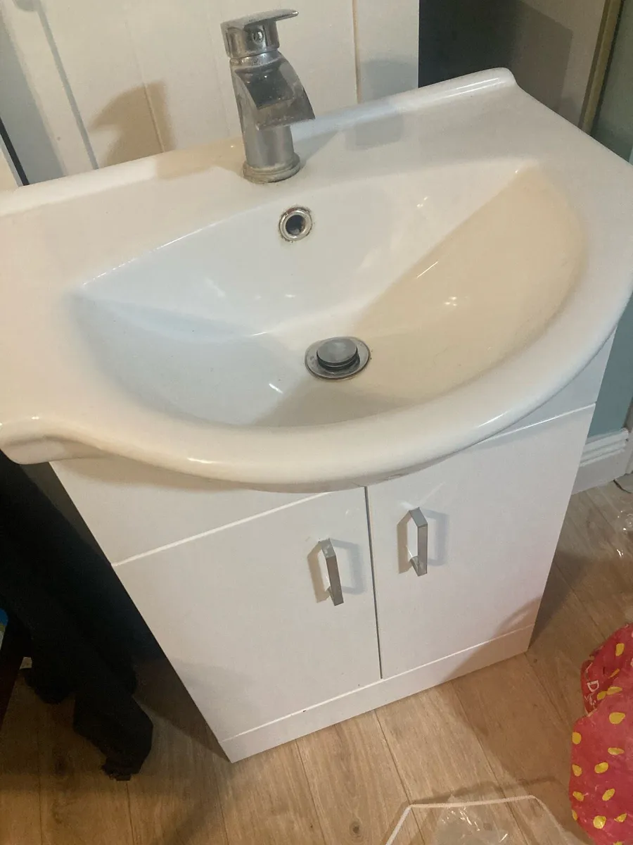 Small sink with tap and unit - Image 2