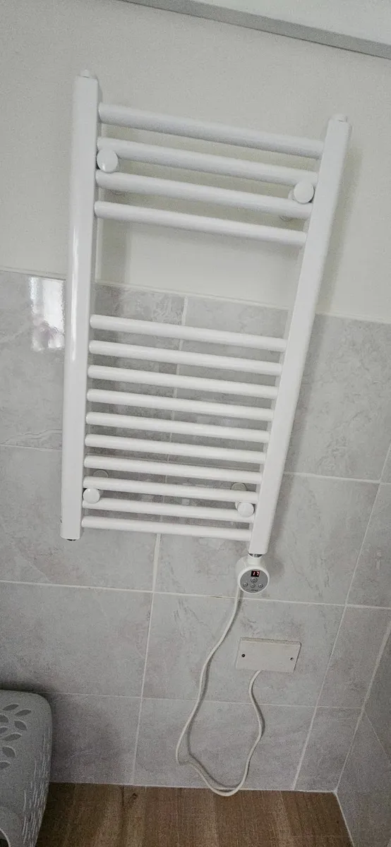 Electric towel radiater - Image 1