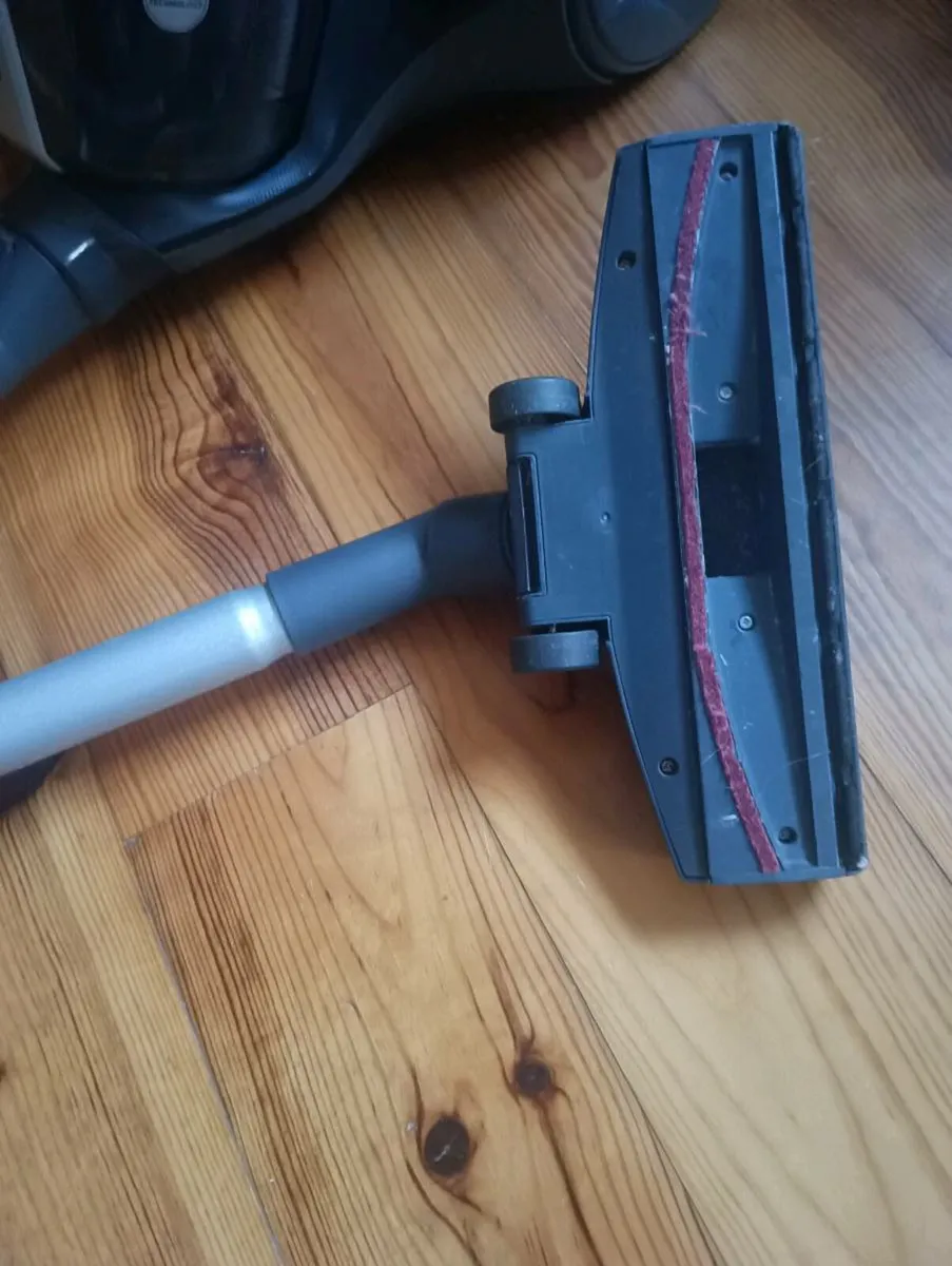 Hover breeze,bagless hover,6 months old moving - Image 3