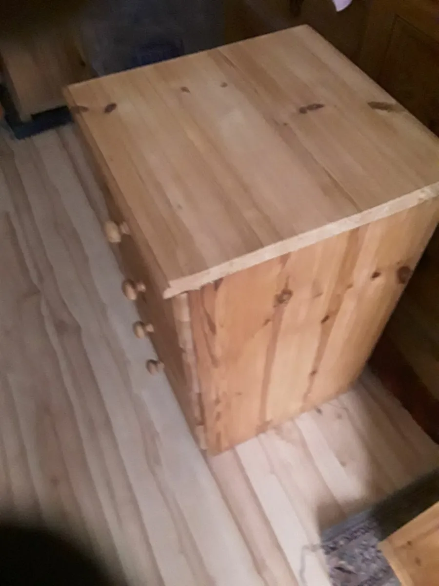 Solid pine 4  draw chest - Image 4