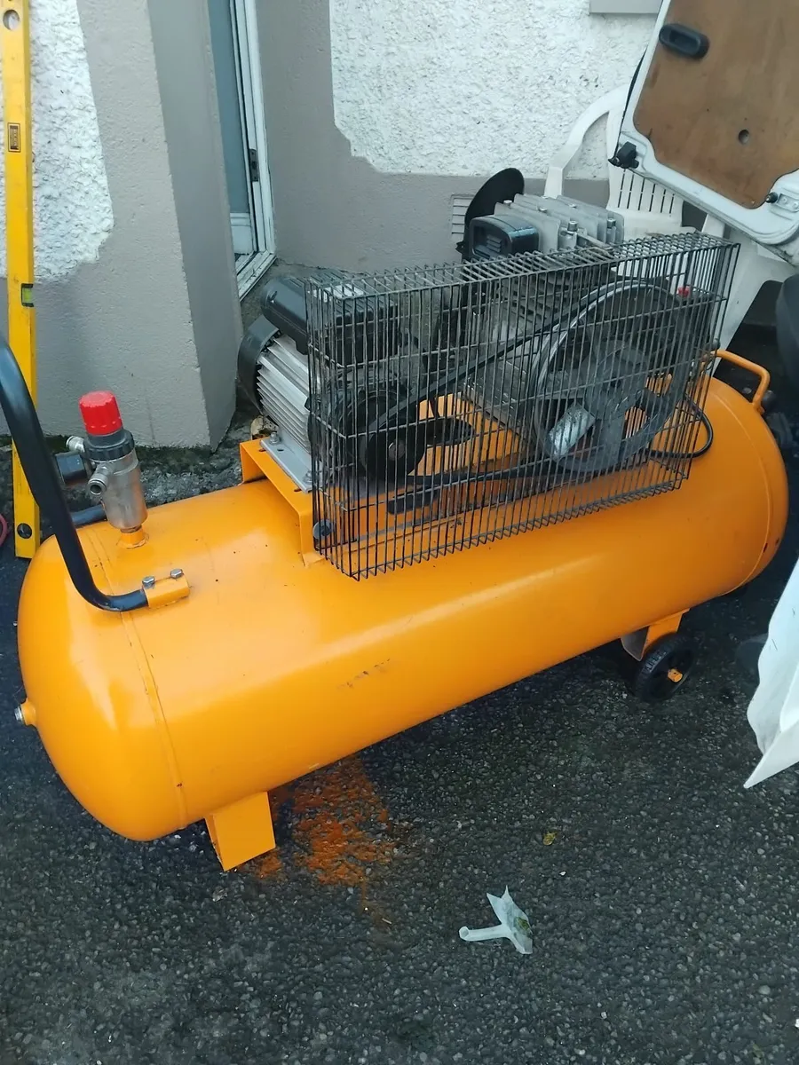 2021 air compressor 200L 300hp working 💯 - Image 1