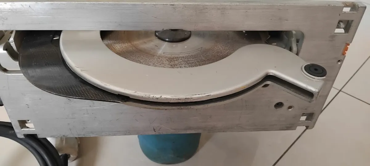 Makita 5903R 235mm Circular Saw 110v - Image 4