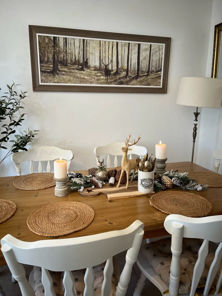 Table and chairs - Image 3