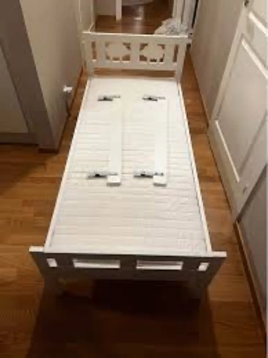 Kids bed frame - Image 1
