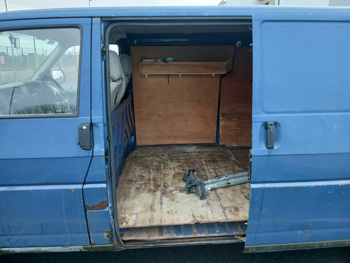 Volkswagen Transporter 2000 - Image 2