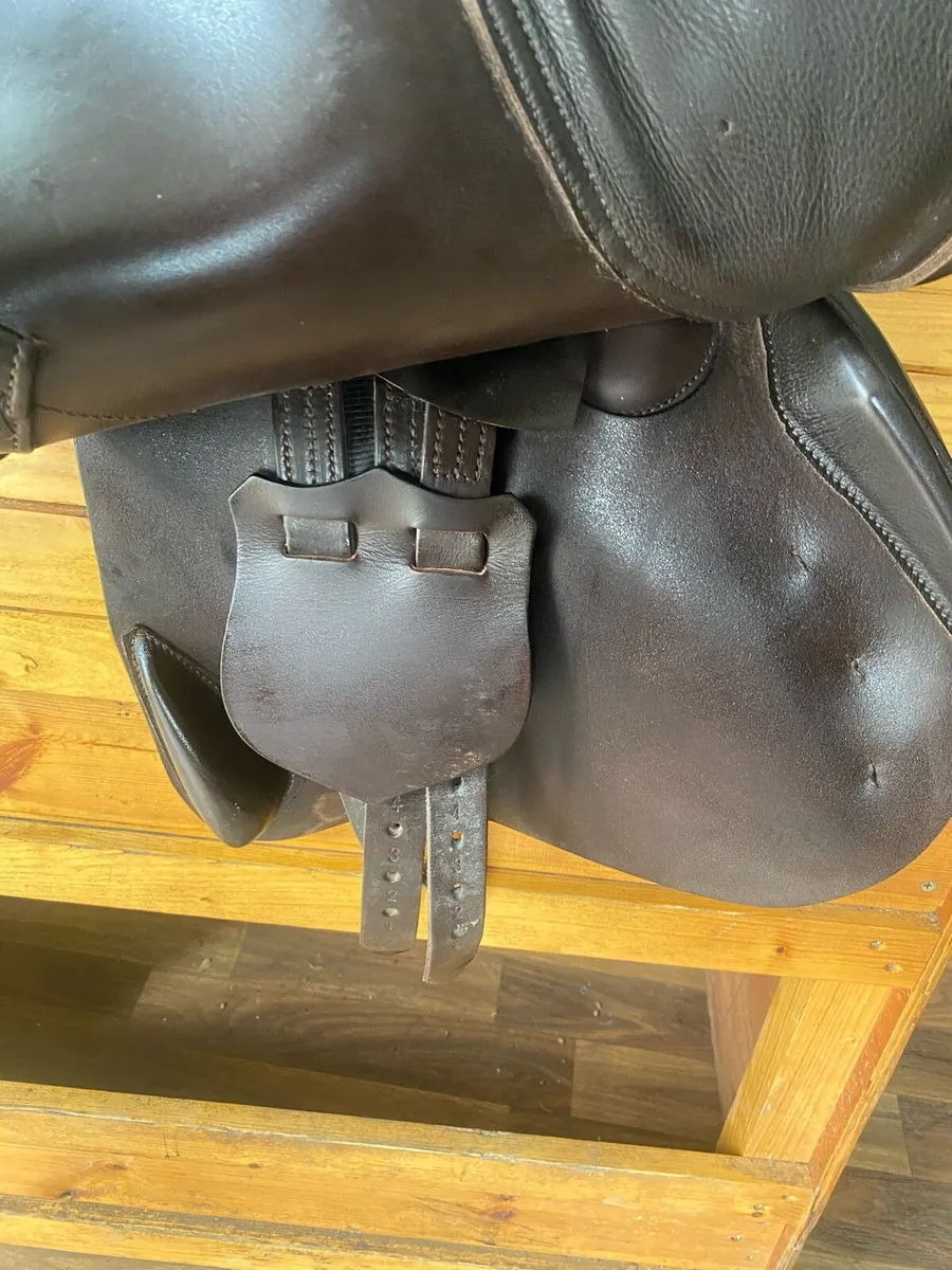 Exselle brown leather jumping  saddle - Image 2