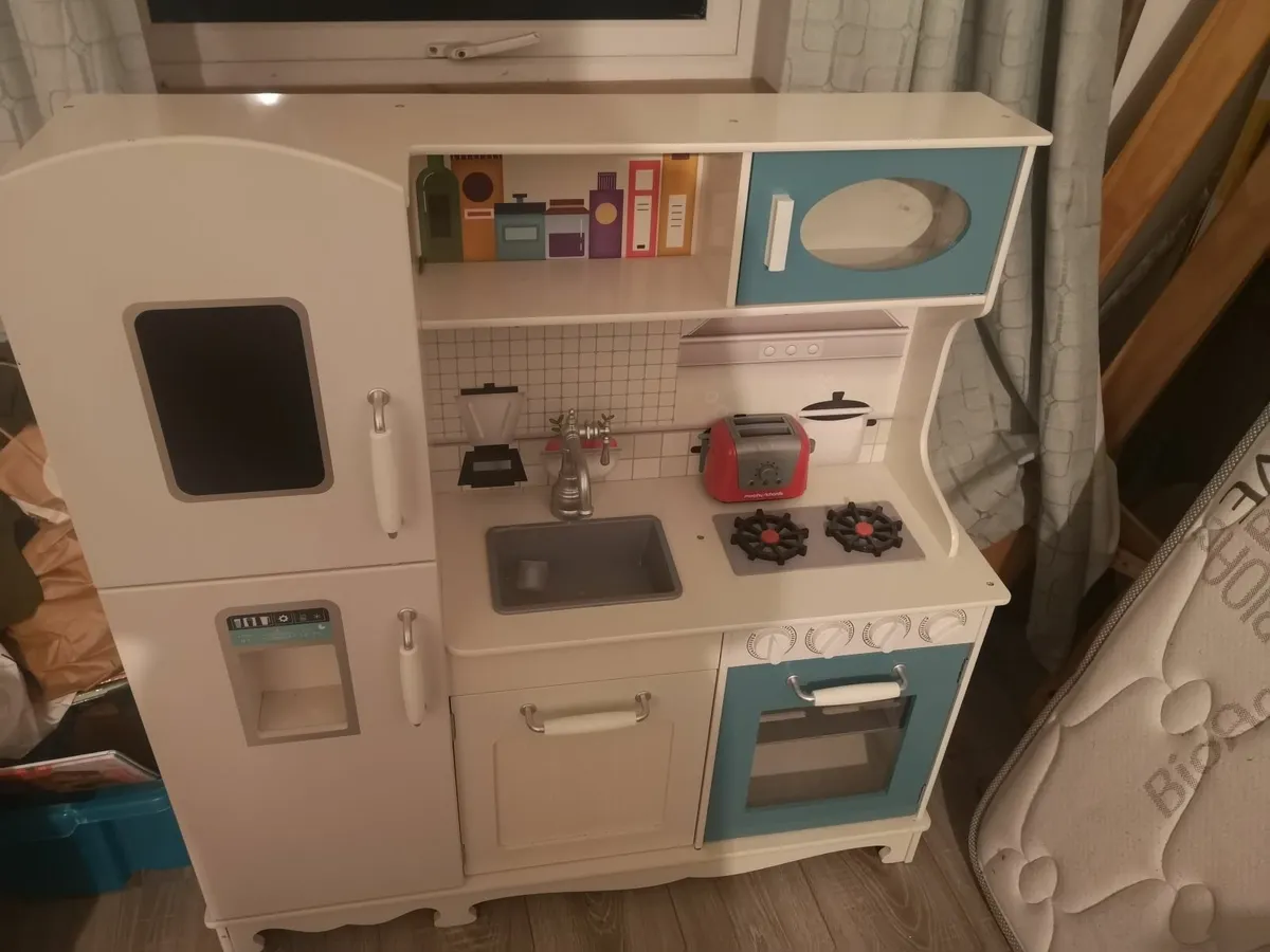 Toy kitchen - Image 1