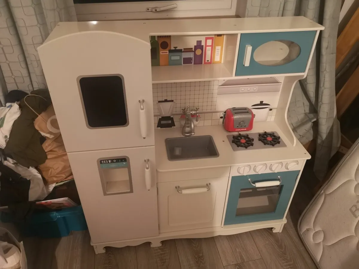 Toy kitchen - Image 3