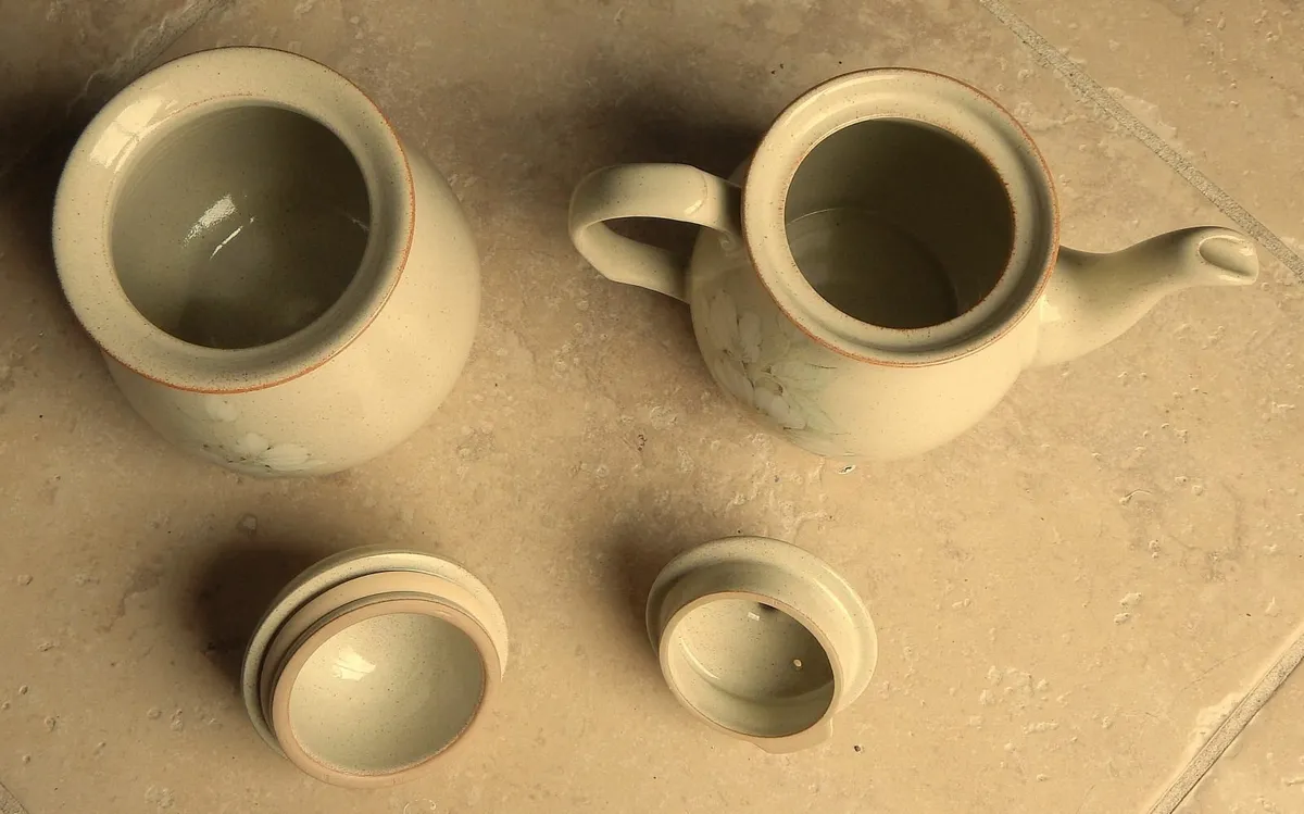 Denby Daybreak Design Teapot & Biscuit Barrel - Image 3