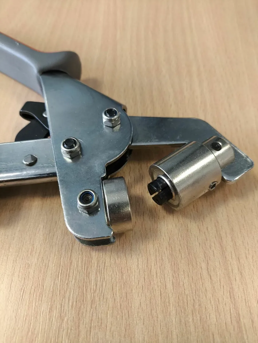 Grommet Eyelet Pliers works only with 10mm eyelets - Image 4