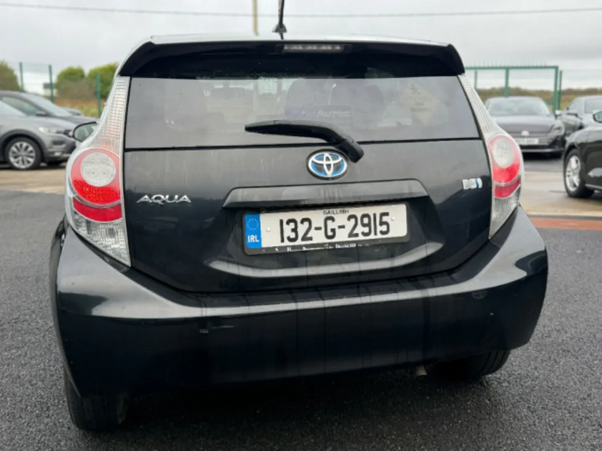 Toyota Aqua 1.5 NHP10 5DR Auto - Image 4