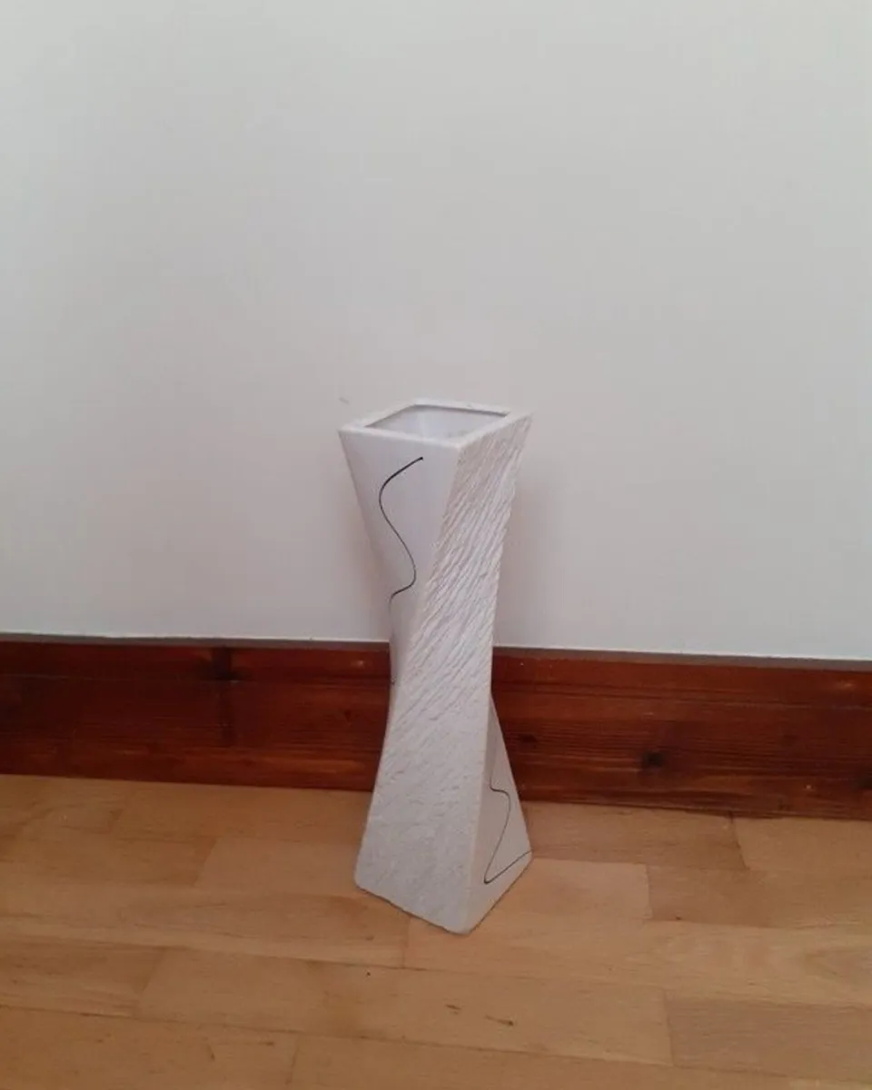 Vase - Image 2