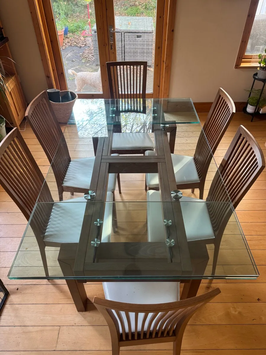 Calligaris extending table and leather chairs - Image 1