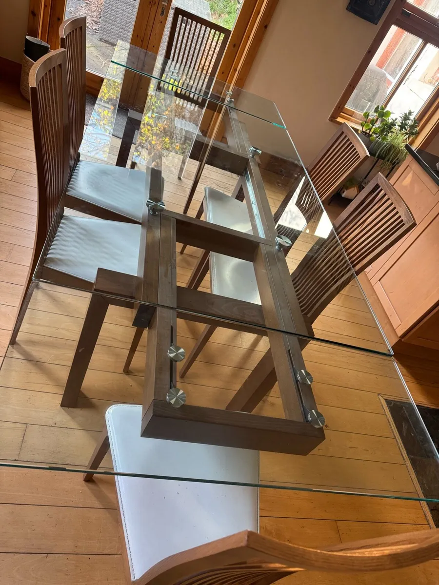 Calligaris extending table and leather chairs - Image 2