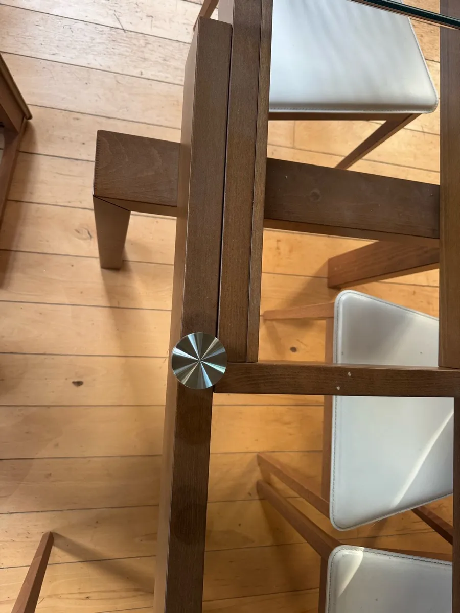 Calligaris extending table and leather chairs - Image 4