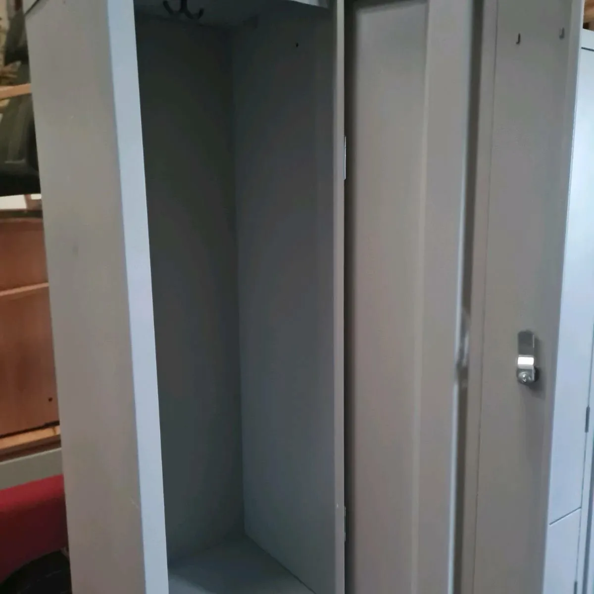 Double doors metal lockers - Image 3