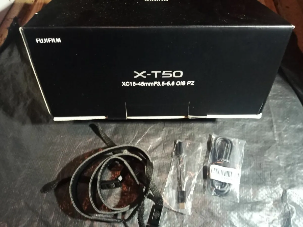 Fujifilm X-T50  with XC15-45 Kit lens, box - Image 3