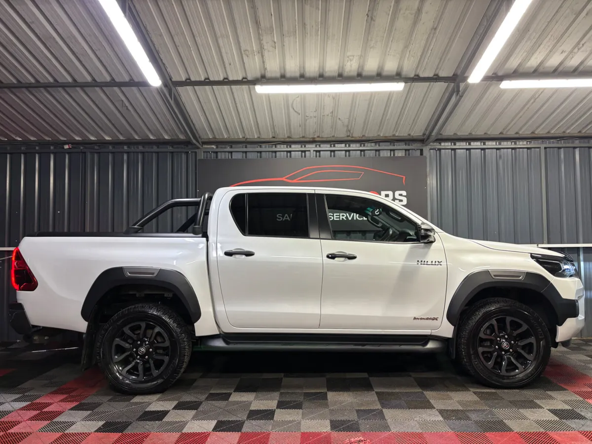 2024 Toyota Hilux Invincible-X Automatic 55KMS - Image 4
