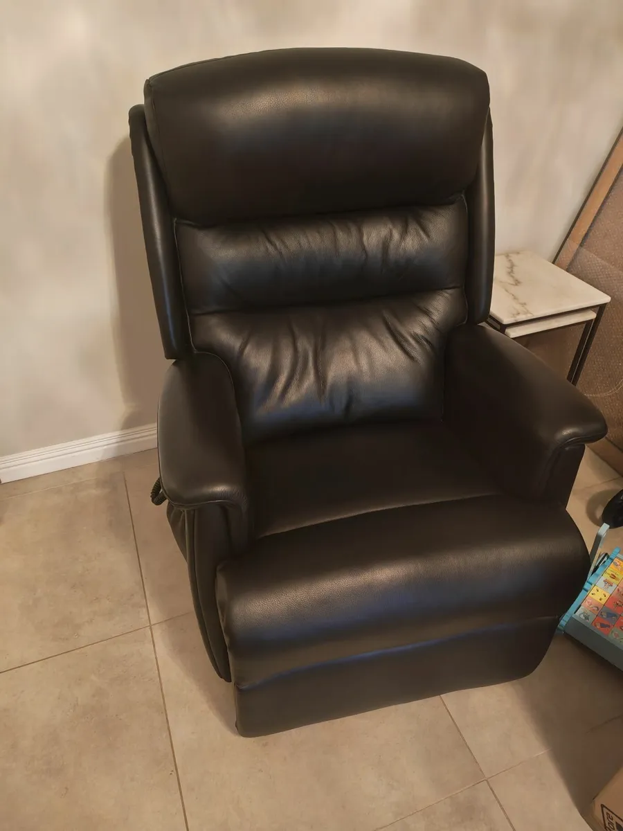 HSL Riser recliner chair - Image 1