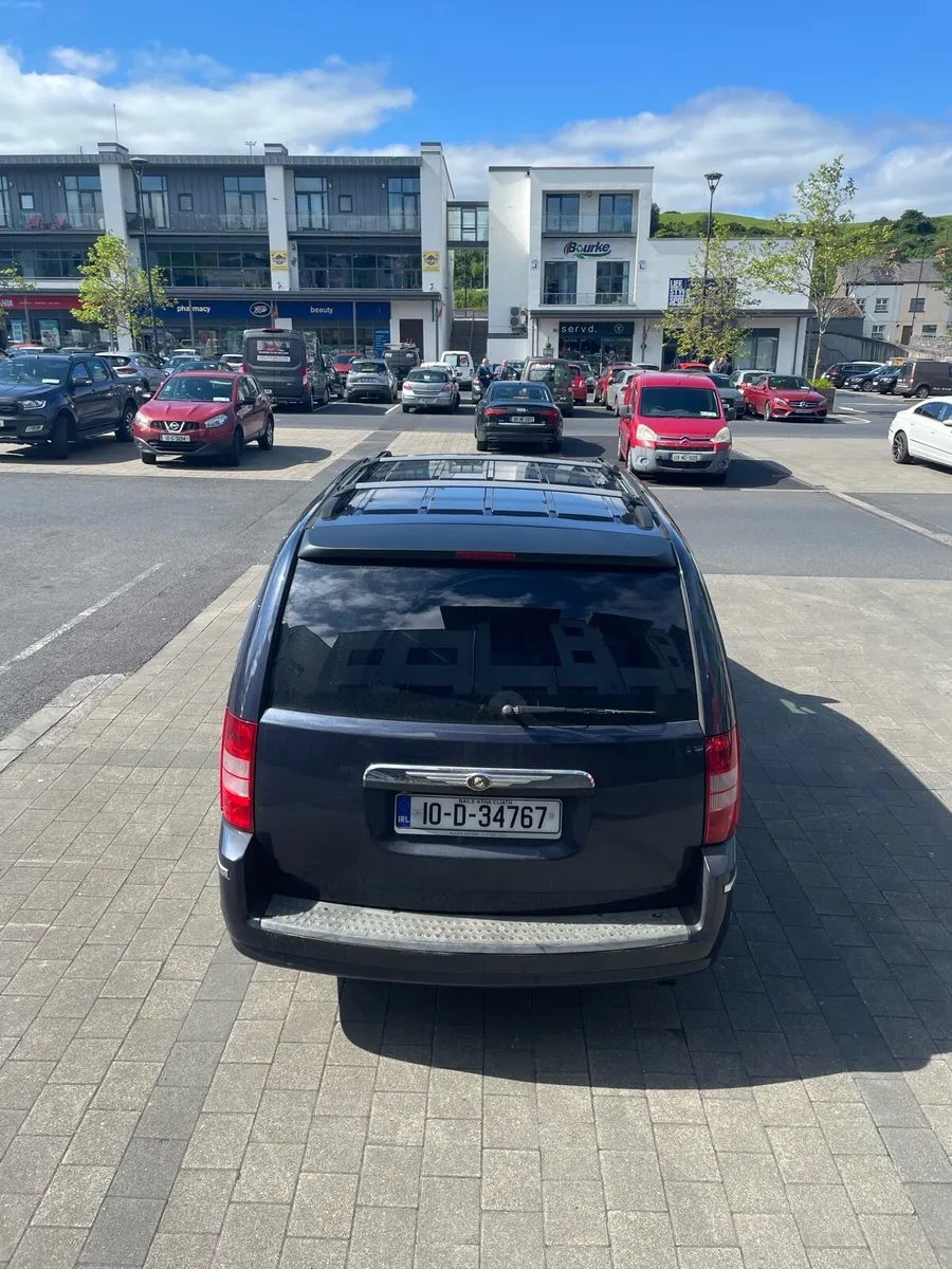 Chrysler Grand Voyager Limo Spec Taxed and Tested - Image 4