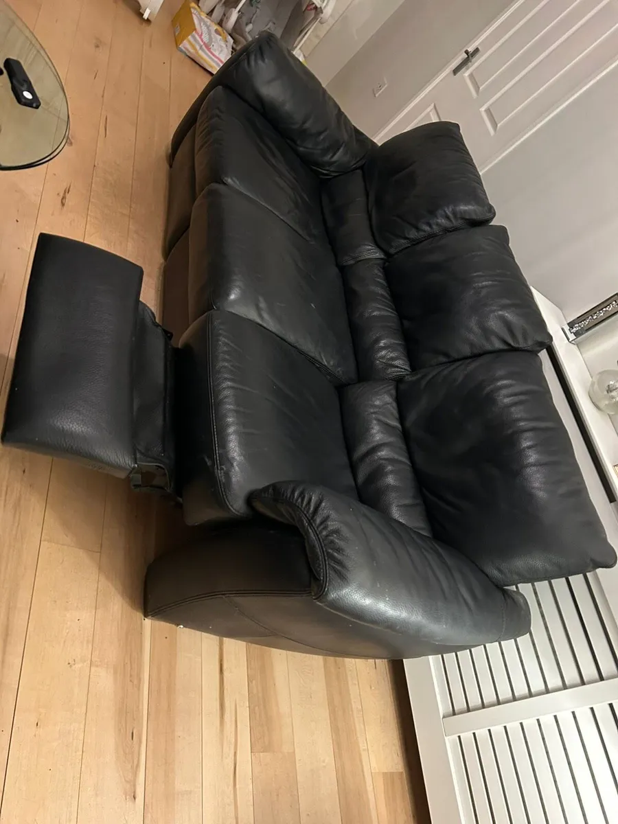 Black leather sofa recliner - Image 3