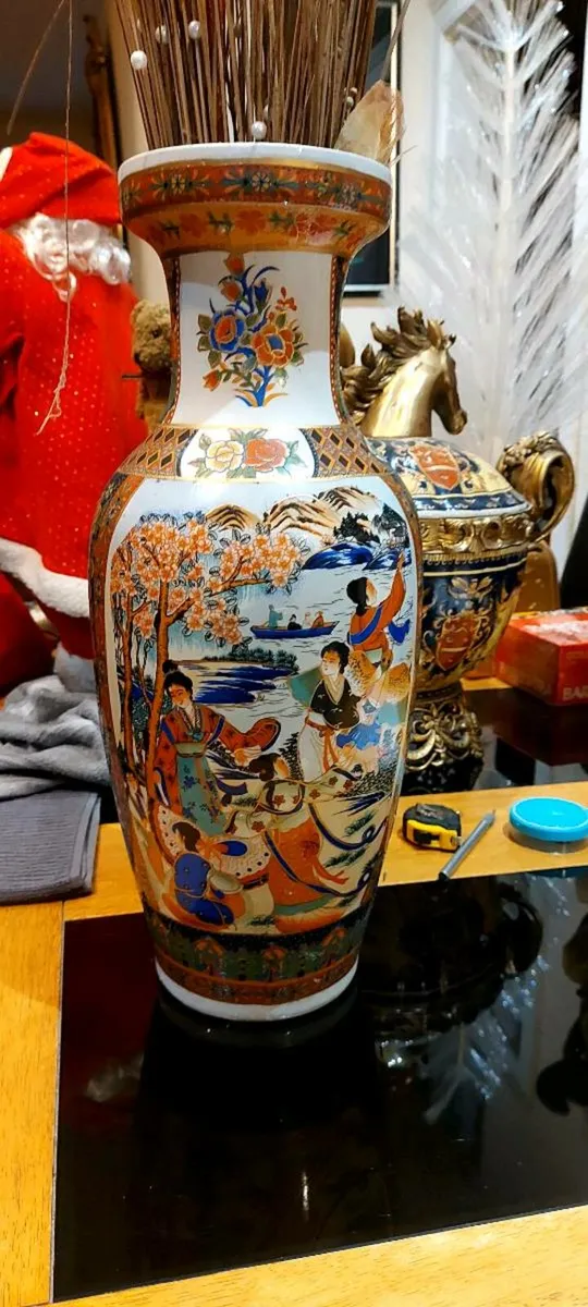 Pair of Chinese  Vases - Image 2