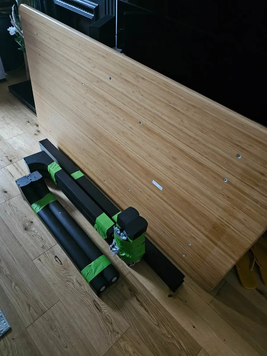 Bamboo top dining table with 4 grey cloth chairs - Image 3