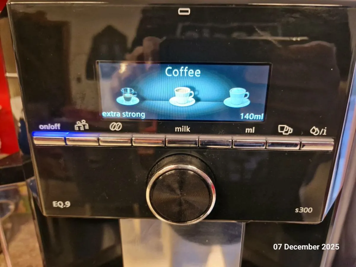 siemens coffee machine eq 7 s300 bean to cup - Image 1