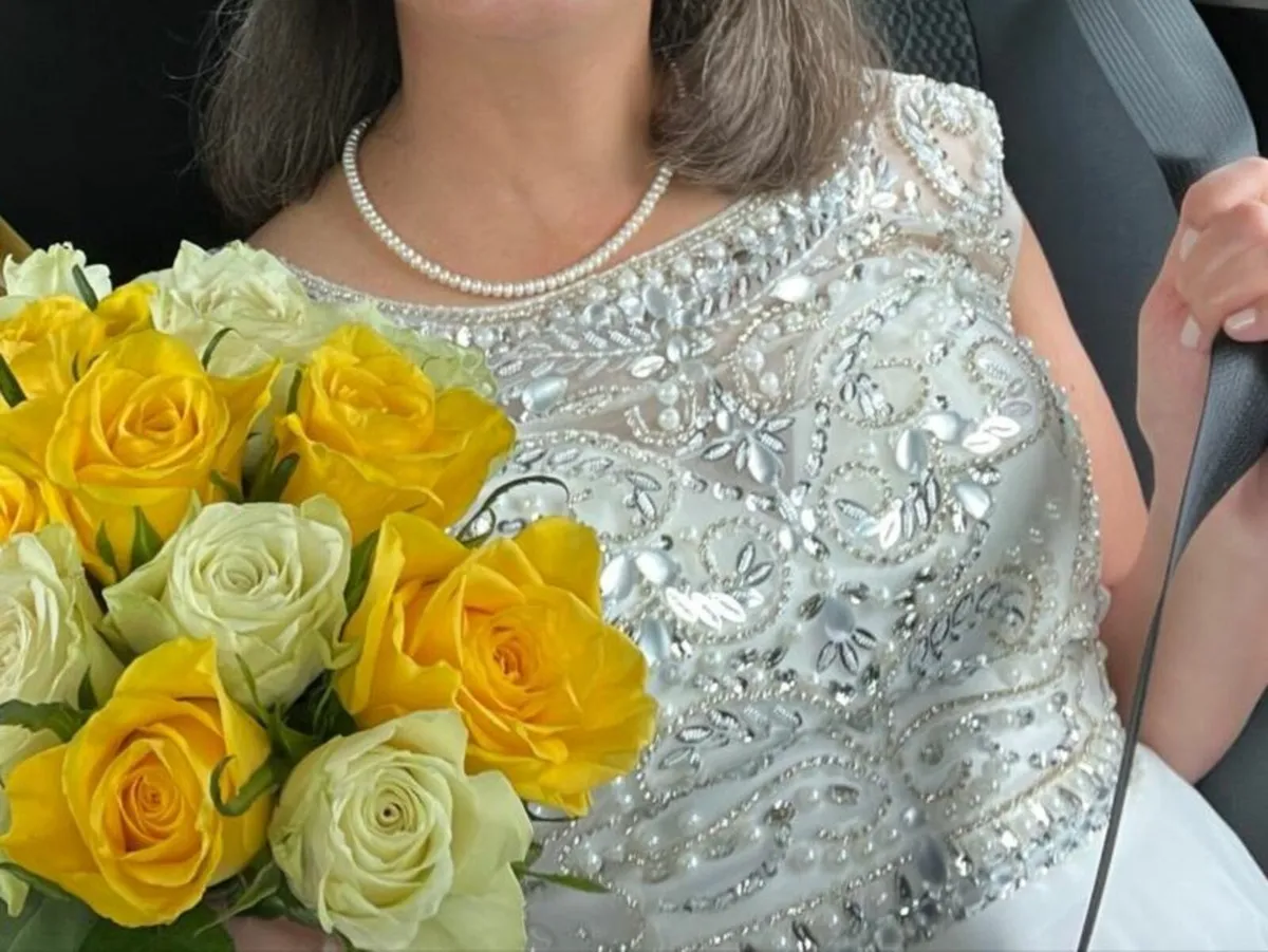 Wedding dress :size 10/12 - Image 3