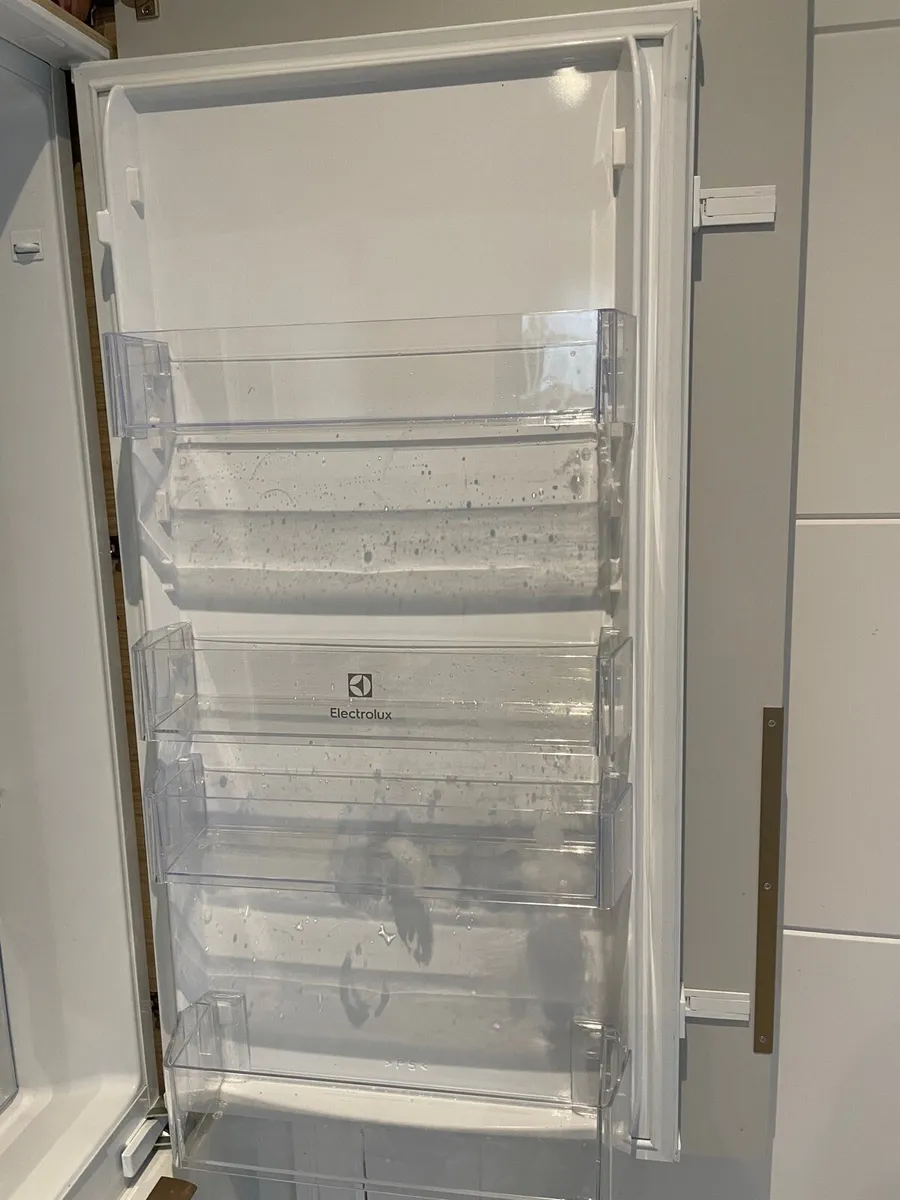 Electrolux refrigerator - Image 3