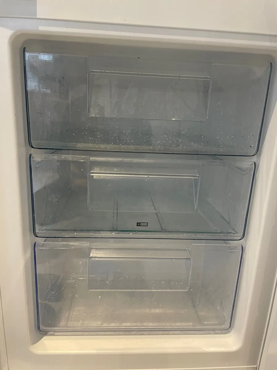 Electrolux refrigerator - Image 4