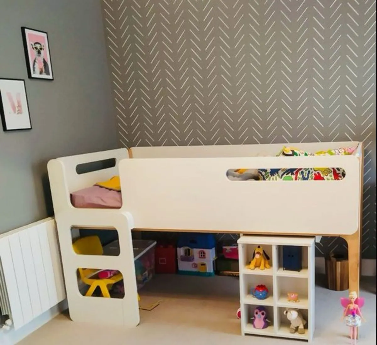 kids bed - Image 1