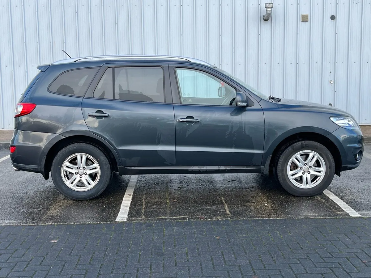 2011 Santa Fe 4WD, NCT 6/26, 7 Seats - Image 1