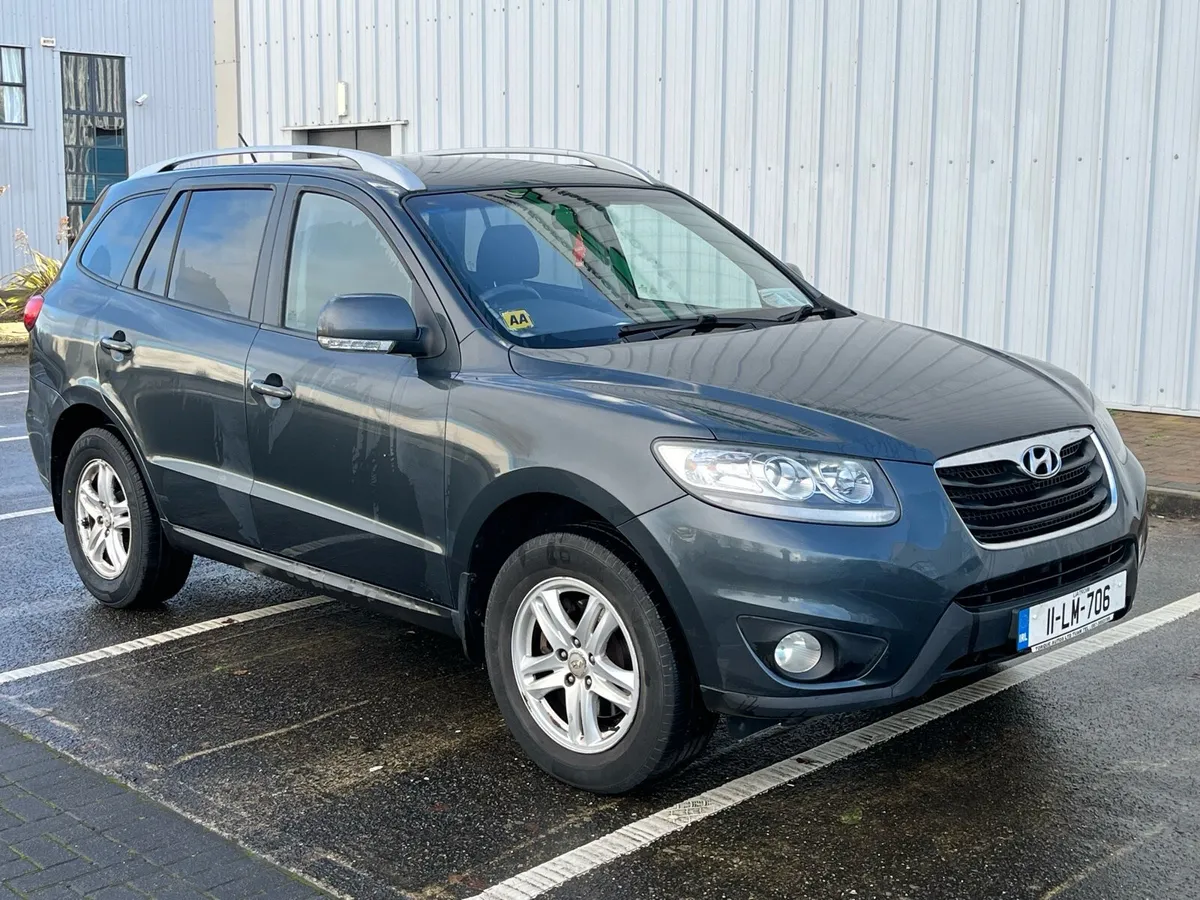 2011 Santa Fe 4WD, NCT 6/26, 7 Seats - Image 2