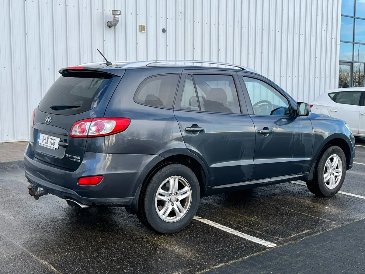 2011 Santa Fe 4WD, NCT 6/26, 7 Seats - Image 3