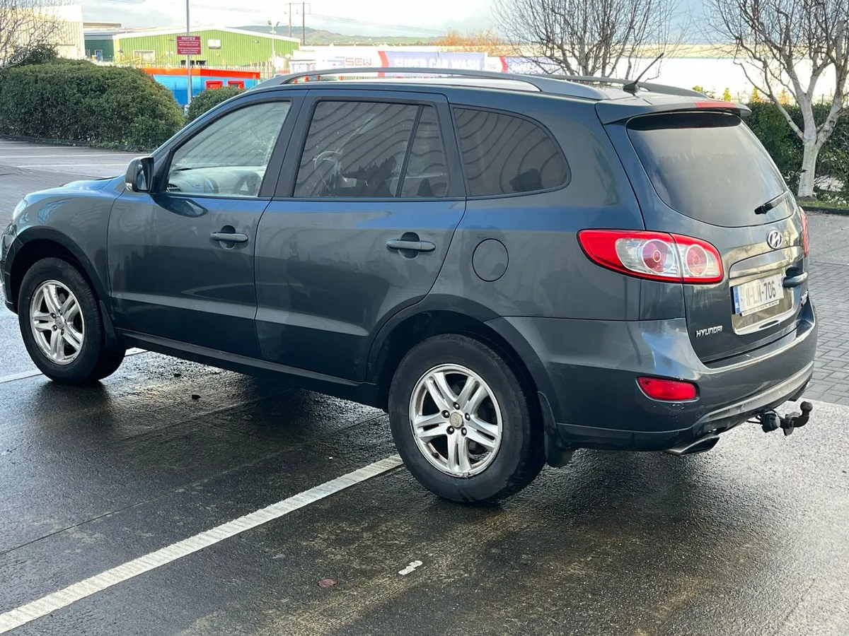 2011 Santa Fe 4WD, NCT 6/26, 7 Seats - Image 4