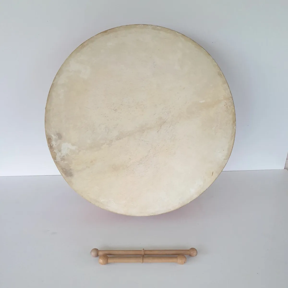 Bodhran with 2 beaters vintage - Image 1