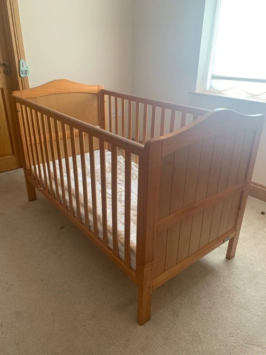 Cot bed