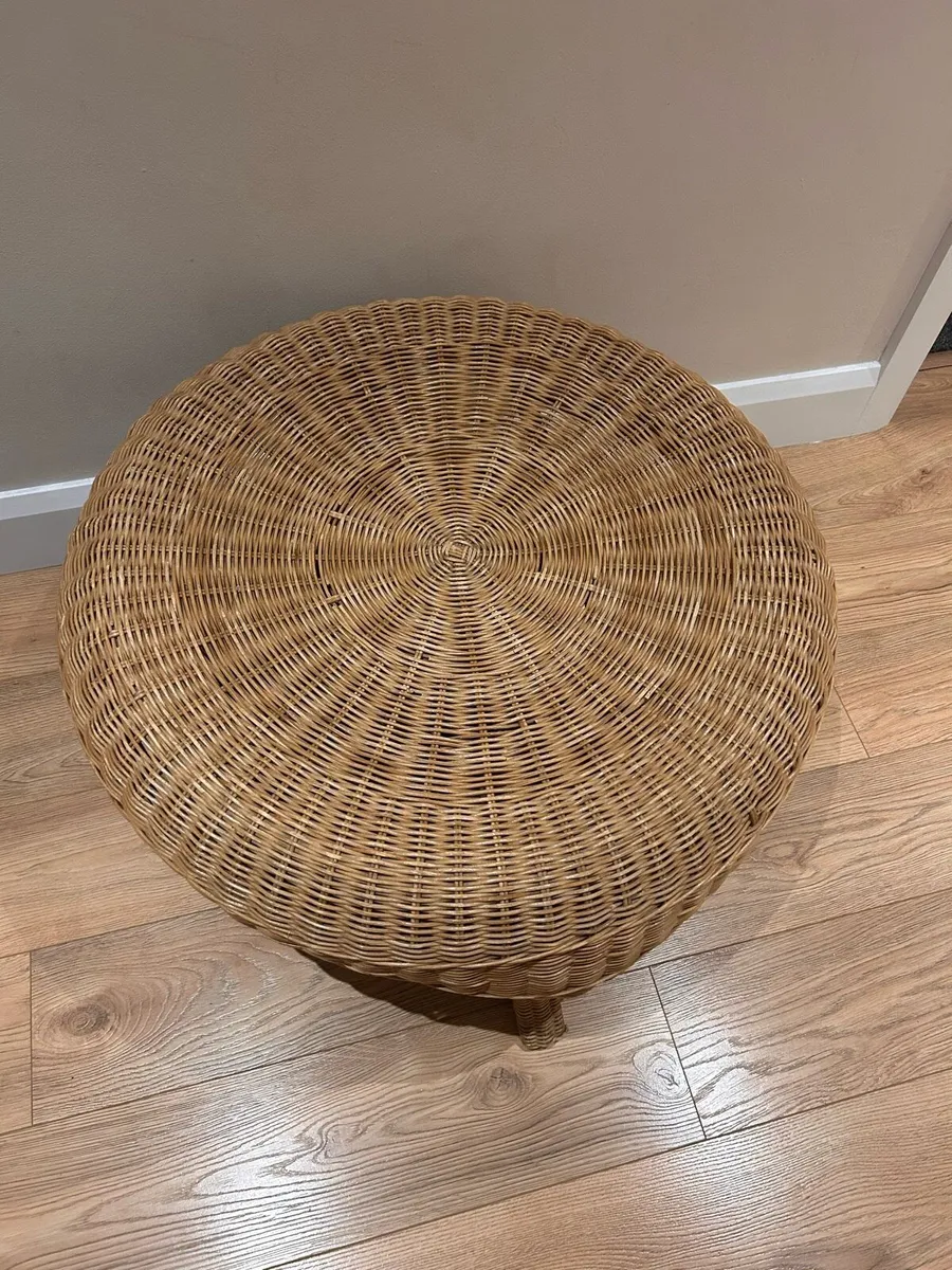 Wicker table - Image 1