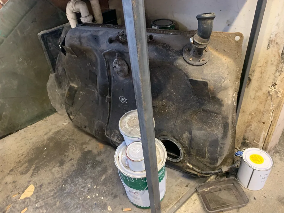 1999 toyota corrolla petrol tank - Image 1