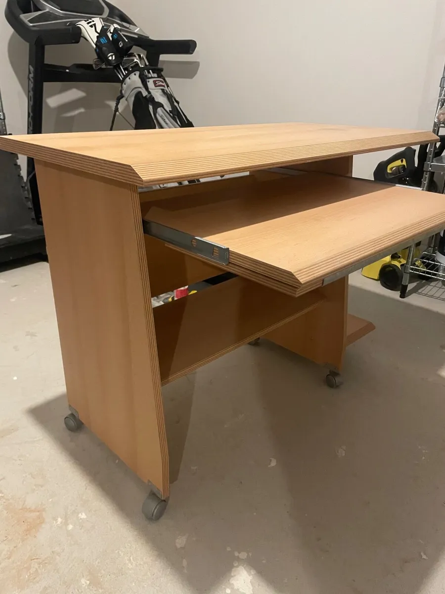 Office desk - Image 1